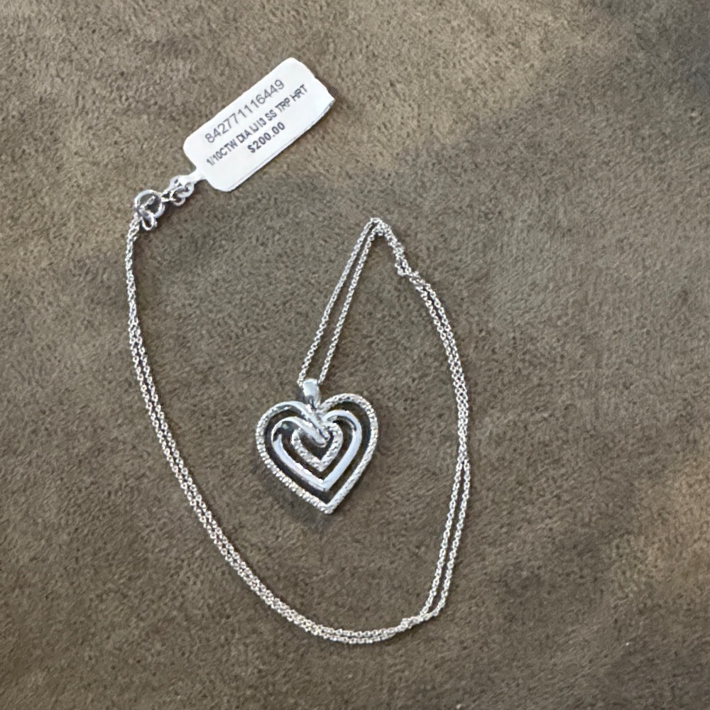 Elegant Silver Heart Pendant Necklace